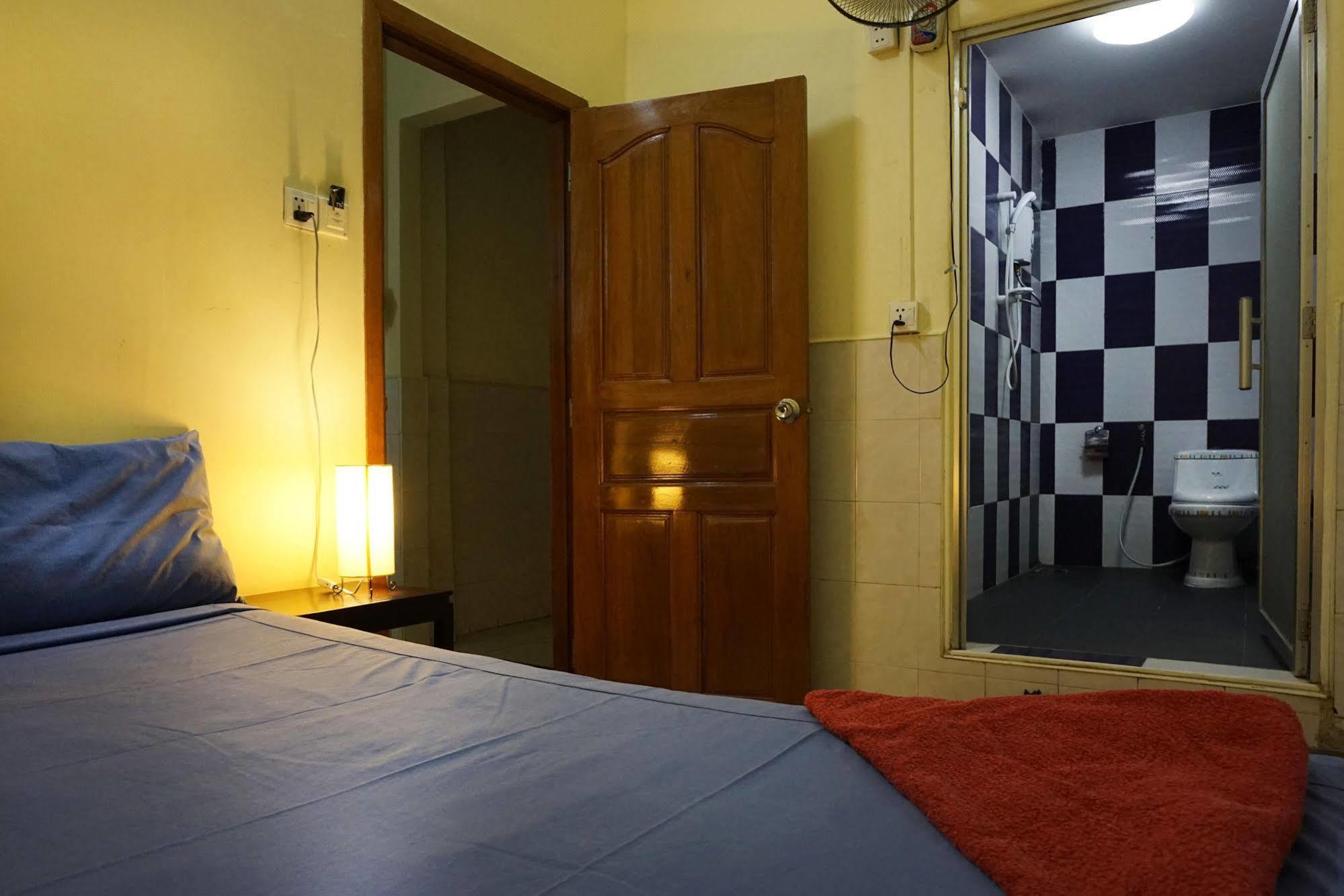 Riverside Backpackers Πνομ Πενχ Εξωτερικό φωτογραφία
