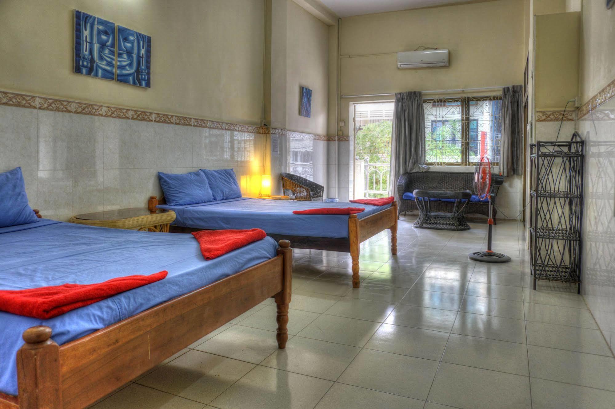 Riverside Backpackers Πνομ Πενχ Εξωτερικό φωτογραφία