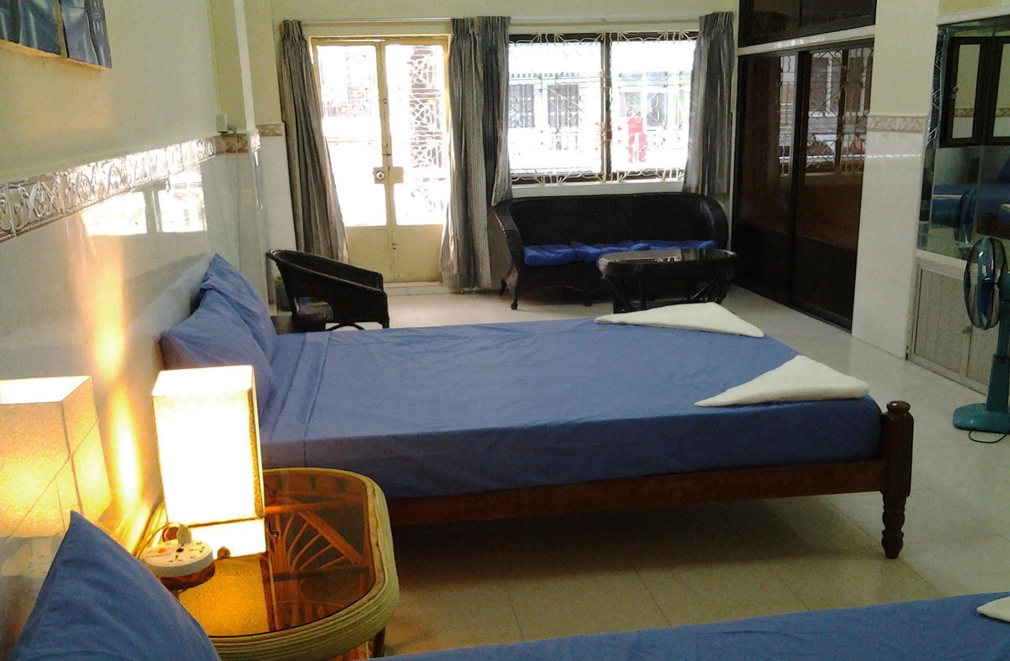 Riverside Backpackers Πνομ Πενχ Εξωτερικό φωτογραφία