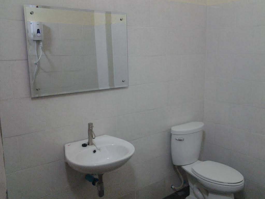 Riverside Backpackers Πνομ Πενχ Εξωτερικό φωτογραφία